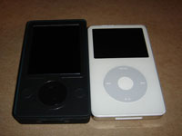 zune_ipod_sidebyside_200